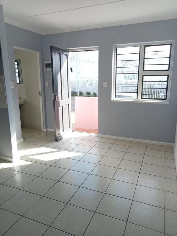 To Let 2 Bedroom Property for Rent in Maitland Western Cape